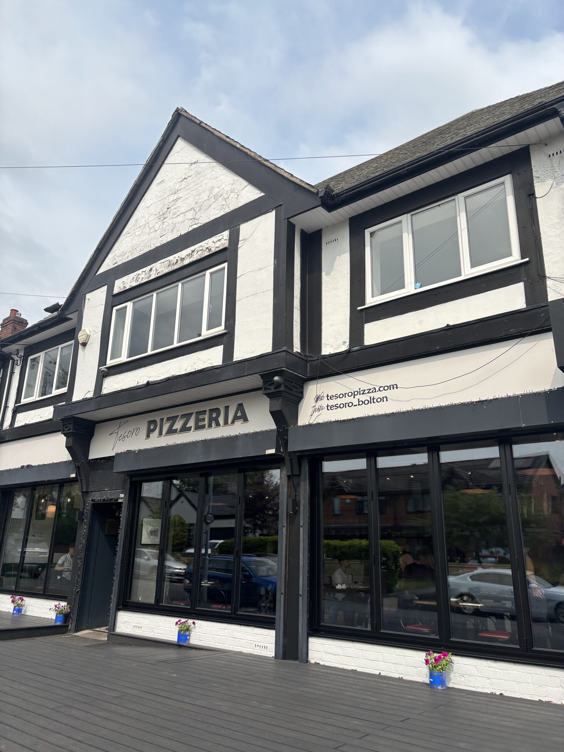 Tesoro: Incredible Neapolitan pizza and the tiramisu of dreams